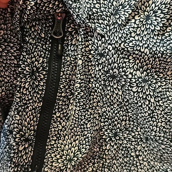 209. Lululemon Spring Forward Jacket - Picture 5 of 12